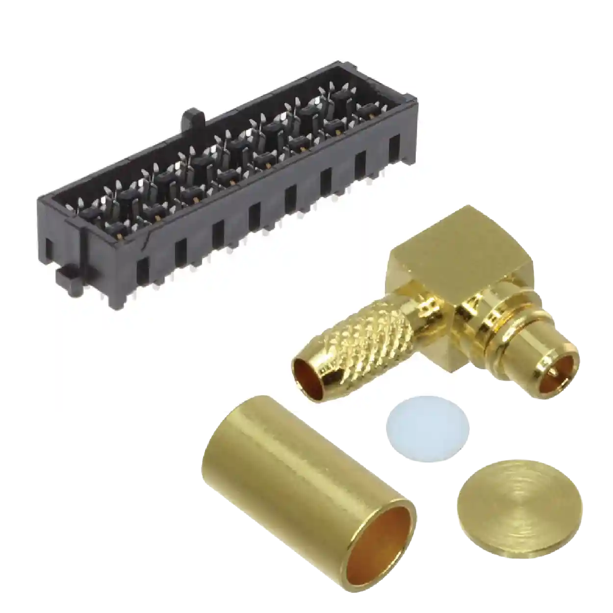 Verschiedene elektronische Steckverbinder, darunter ein langer schwarzer Mehrpolsteckverbinder und vergoldete HF-Adapter.